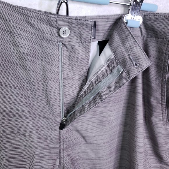 Oakley Men's 36 (Really 38 W) Heather Gray 9.5" Hybrid Swim Board Walk Shorts - Picture 5 of 9